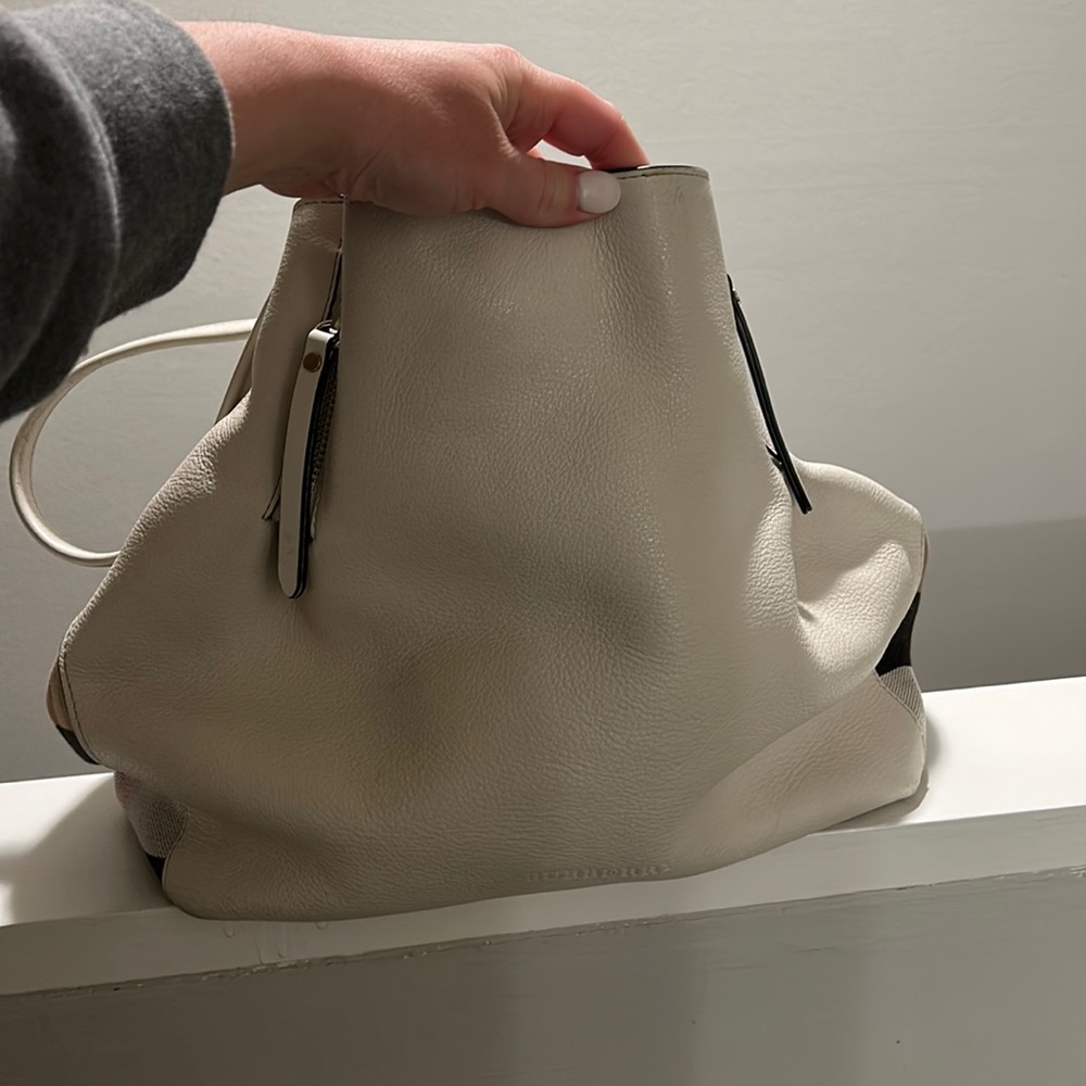 COPY - LIKE NEW Cream Burberry Purse!! VERY GOOD CONDITION
